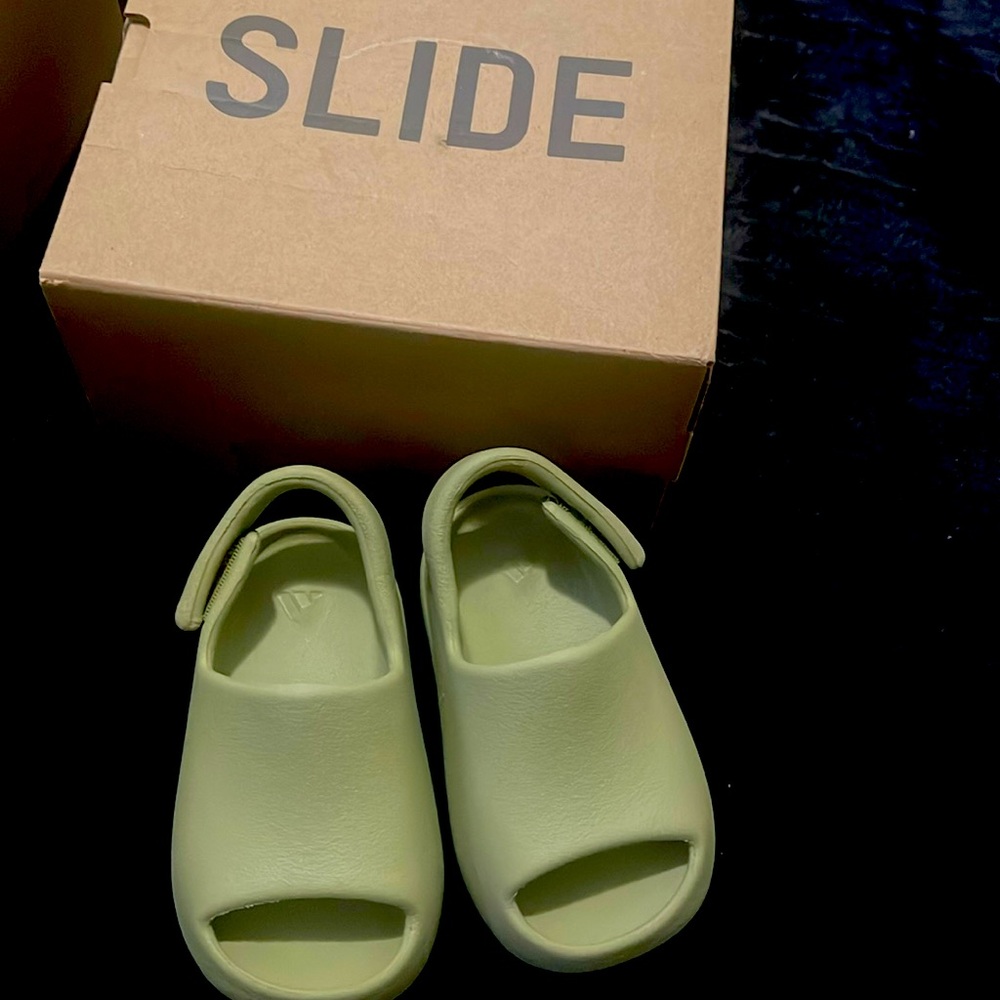 Infant Yeezy slide